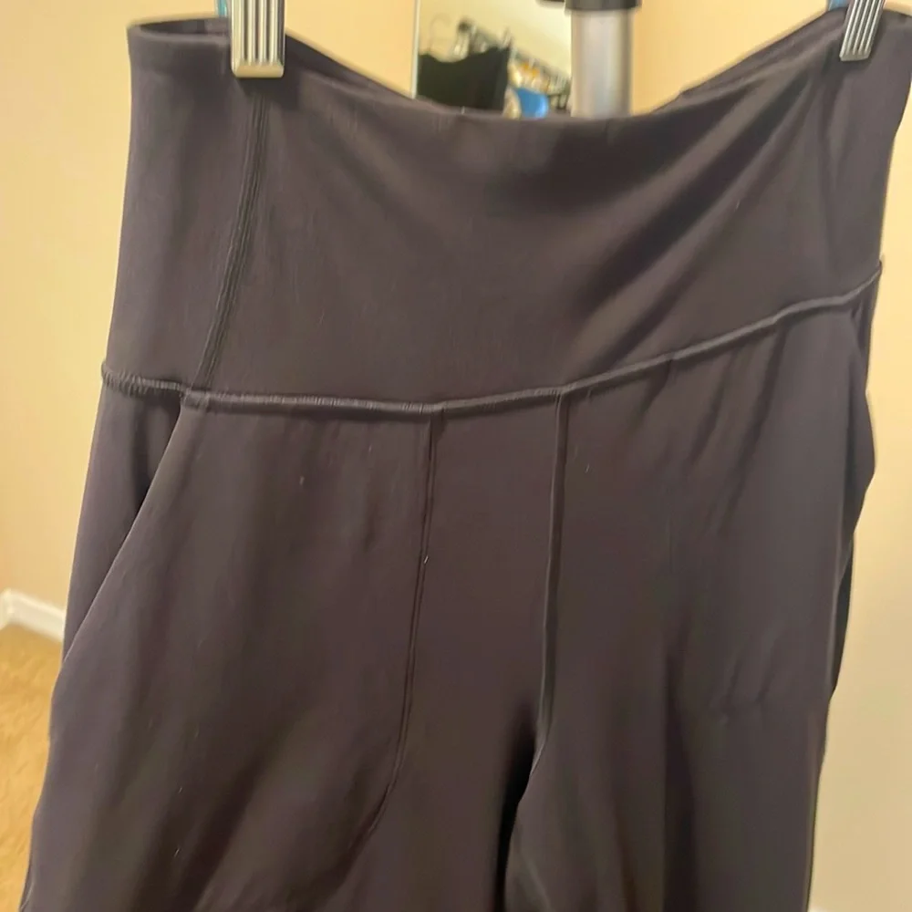 Lululemon straight leg crop wide waistband size 8 EUC - Picture 4 of 16